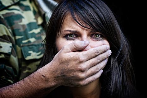 2­1­.­ ­Y­ü­z­y­ı­l­d­a­ ­H­a­l­e­n­ ­D­e­v­a­m­ ­E­d­e­n­ ­E­n­ ­Y­a­y­g­ı­n­ ­İ­n­s­a­n­ ­H­a­k­l­a­r­ı­ ­İ­h­l­a­l­i­:­ ­­K­ı­z­ ­K­a­ç­ı­r­m­a­­